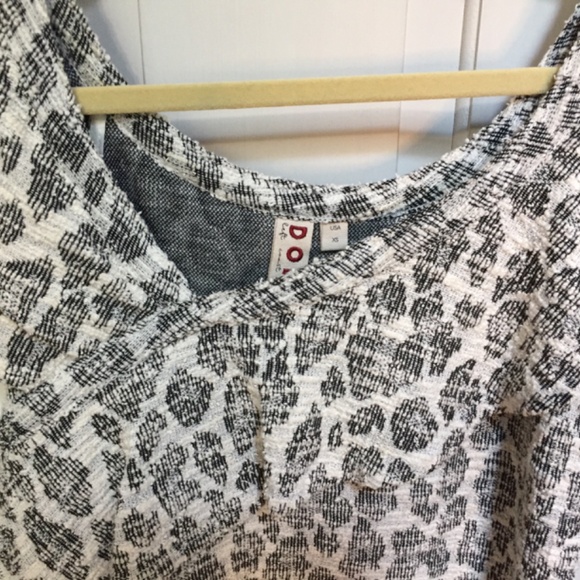 Dolan Left Coast Collection Gray Leopard Print Top - Picture 4 of 14